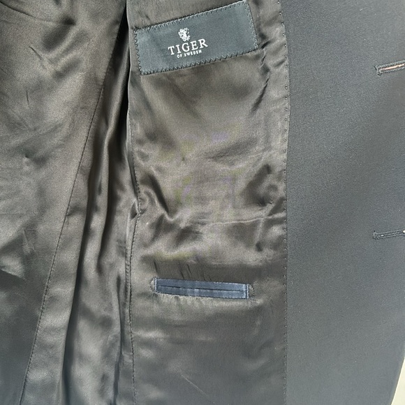 Tiger of Sweden Two-Piece Black Suit (34R/44 EU) - Picture 5 of 7